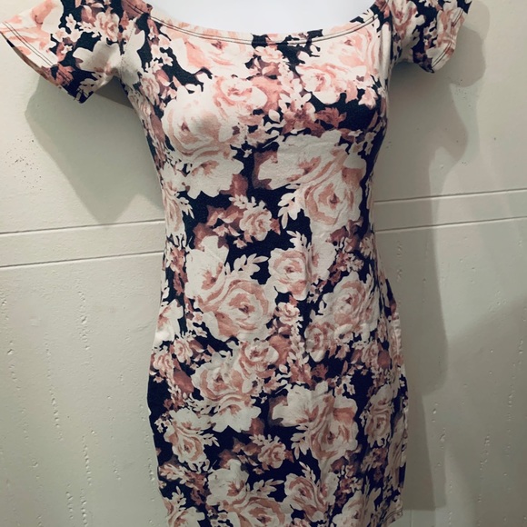 Lot of 3 dresses for 14$🤩 - Picture 6 of 8